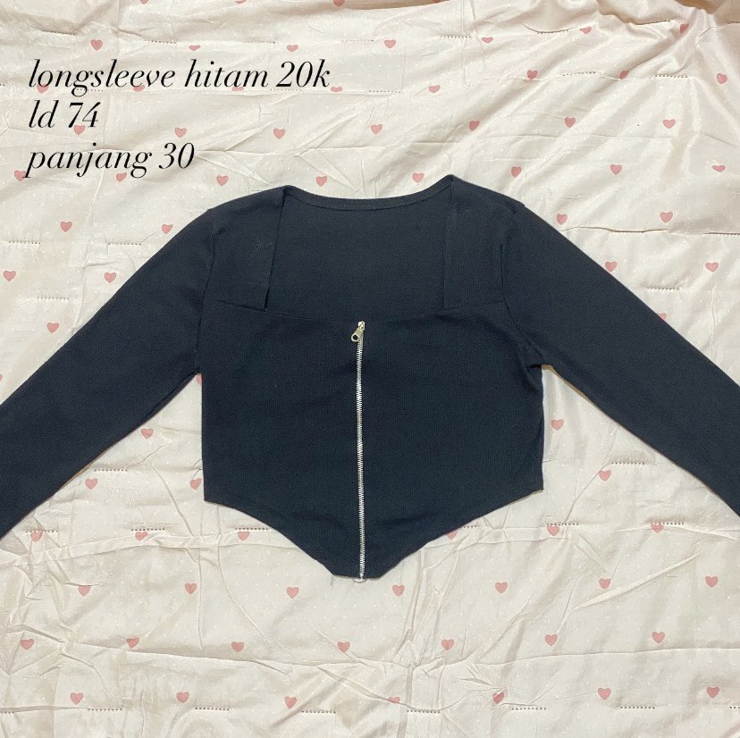 vonyoe's tweet photo. longsleeve no minus 20k https://t.co/jfU49w4BX2