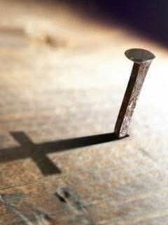 Научите се молити и трпети све, као што је наш Господ Исус Христос трпео. 

Па, ако је Господ био злостављан и разапет, зашто бисмо онда ми очекивали некакву правду?  Није она на земљи и никада неће бити.  Правда и истина су разапете на крсту.

Игуман Никон Воробјев ☦️