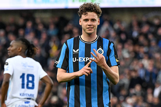MichelFCBerix's tweet image. ON THIS DAY (2025):
Vandaag 1 jaar geleden klopte #ClubBrugge in de Champions' Play-Offs KRC Genk met 1-0.
Maxim De Cuyper was de matchwinnaar vanop de stip. Het was zijn laatste goal (9e) voor Blauw-Zwart.