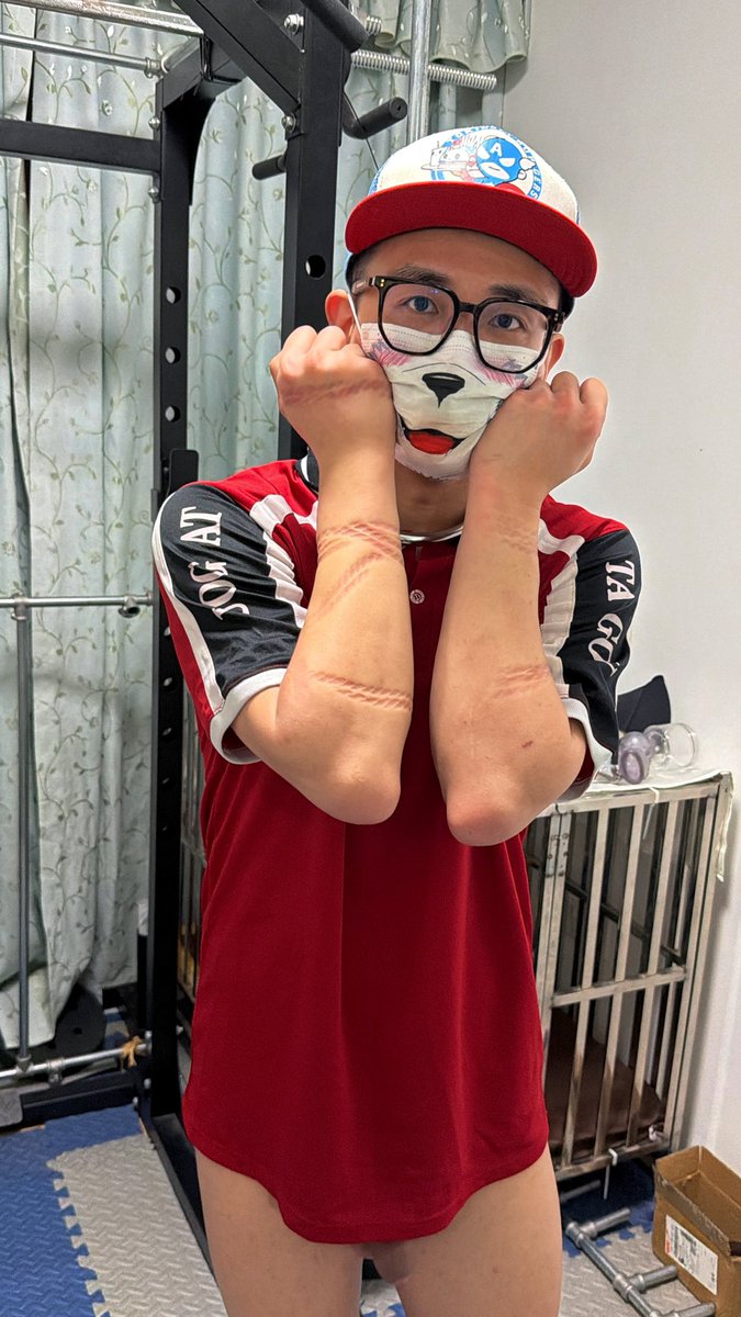 Pupfengdi's tweet photo. 被哥哥@10011sms 从外面溜了一圈，然后回家里又欺负惹🫠🫠 https://t.co/W511zCXzIn