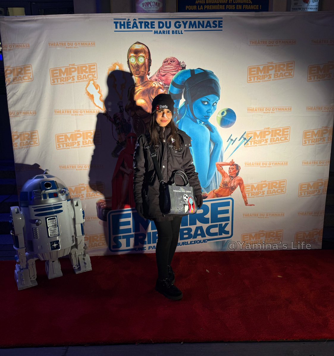 YaminaHsaini's tweet image. 21 novembre 2025 / dernière partie : après l’événement, mon frère et moi nous sommes baladés à Paris. On est passés devant cette déco et j’ai trouvé sympa de faire des photos haha.

#paris #balade #outside #night #yaminaslife #yaminahsaini #cinema #event #starwars #tapisrouge