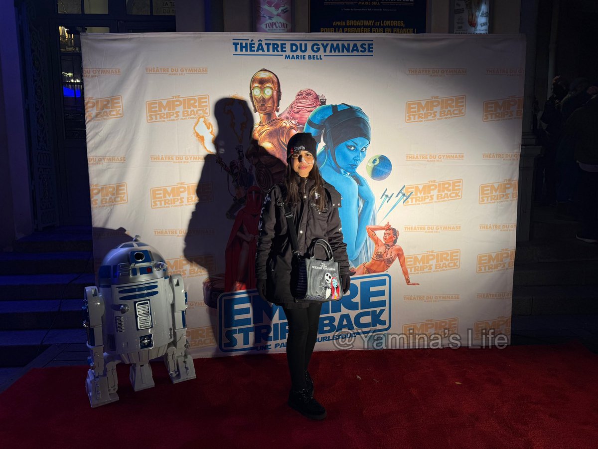 YaminaHsaini's tweet image. 21 novembre 2025 / dernière partie : après l’événement, mon frère et moi nous sommes baladés à Paris. On est passés devant cette déco et j’ai trouvé sympa de faire des photos haha.

#paris #balade #outside #night #yaminaslife #yaminahsaini #cinema #event #starwars #tapisrouge