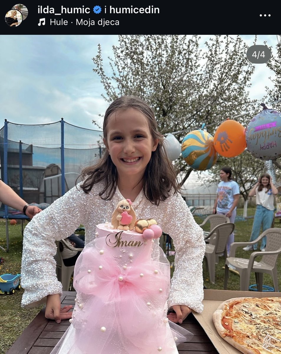 nina_krunic's tweet image. Koliko su se ogrešili za ovo dete… Devojčica drugu godinu u istoj maminoj haljini slavi rođus #caosvima Dok Ilda trči i bira novu haljinu za nečiju svadbu taj isti dan 🤯 Pa zar za godinu dana nije mogla naći ćerki haljinu sa šljokicama u njenoj veličini 🤡 #ildahumic