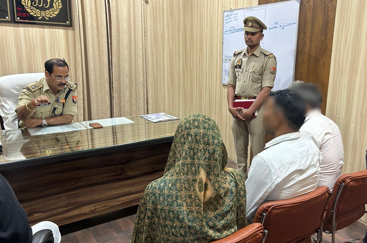 sambhalpolice's tweet photo. #ASPNorth सम्भल श्री कुलदीप सिंह द्वारा पुलिस कार्यालय पर जनसुनवाई कर फरियादियों की समस्याओं/शिकायतों को सुना गया, जनसुनवाई के दौरान प्राप्त शिकायतों के शीघ्र एवं गुणवत्तापूर्ण निस्तारण हेतु सम्बन्धित को निर्देशित किया गया। #UPPolice https://t.co/e9pT8tcurL