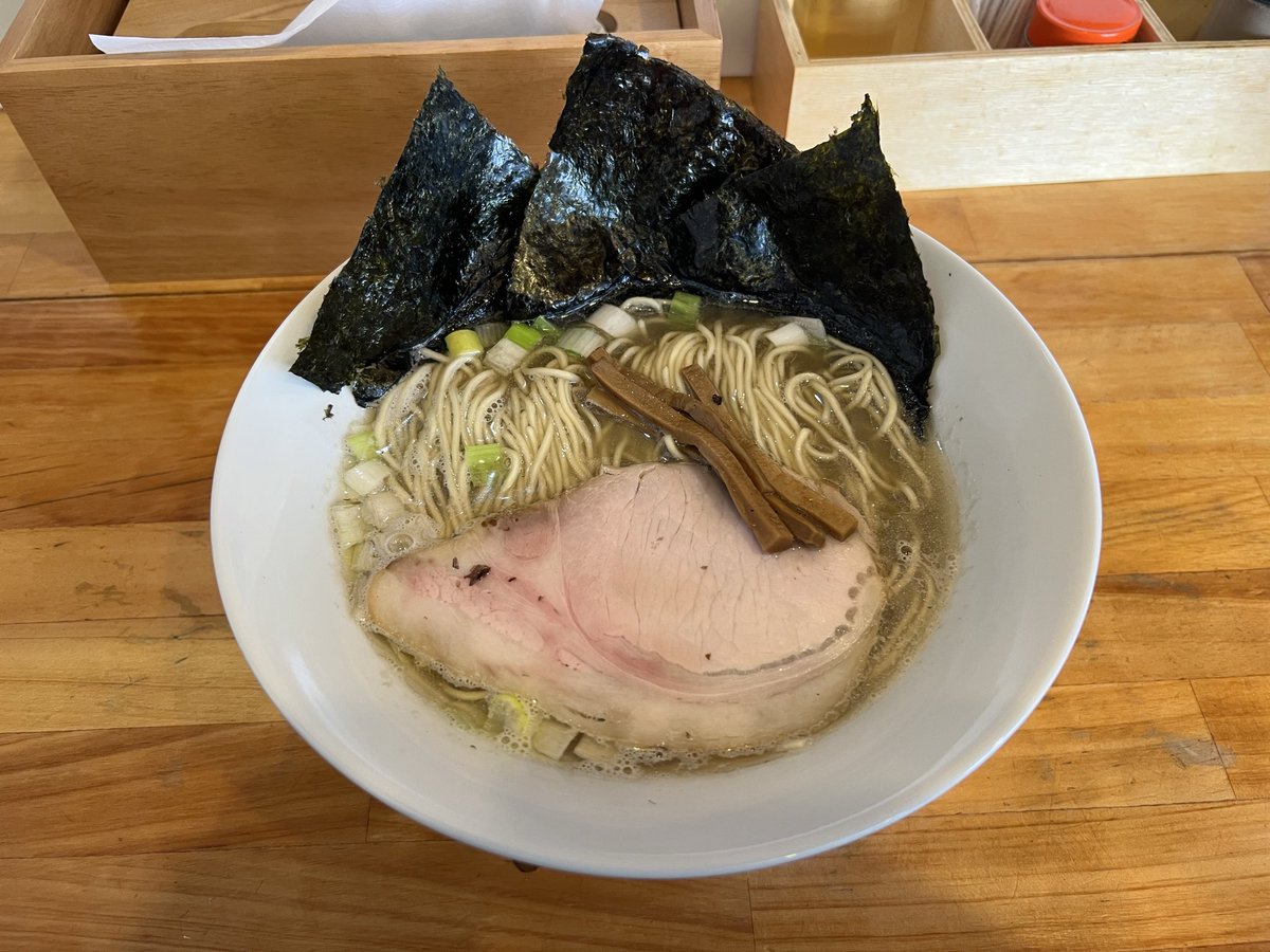 ドックと定期通院の病院ハシゴ
今日はココ⬇️
中華蕎麦　會
＠xxxxxxxxxxxx_a 
限定の氷見産煮干しそば大盛
コレコレ、煮干し最高でした
海苔との相性最高
スープは残す様にと主治医から..。
我慢出来ませんコレ飲んじゃいます
某<a href="/817yahi/">やぁぱぱ</a> さんもお食事中
お邪魔しました
また伺いまーす
#中華蕎麦會