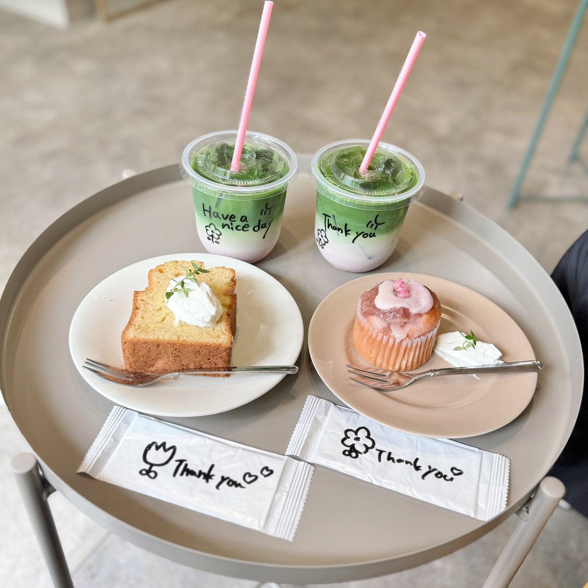 しおり tweet media