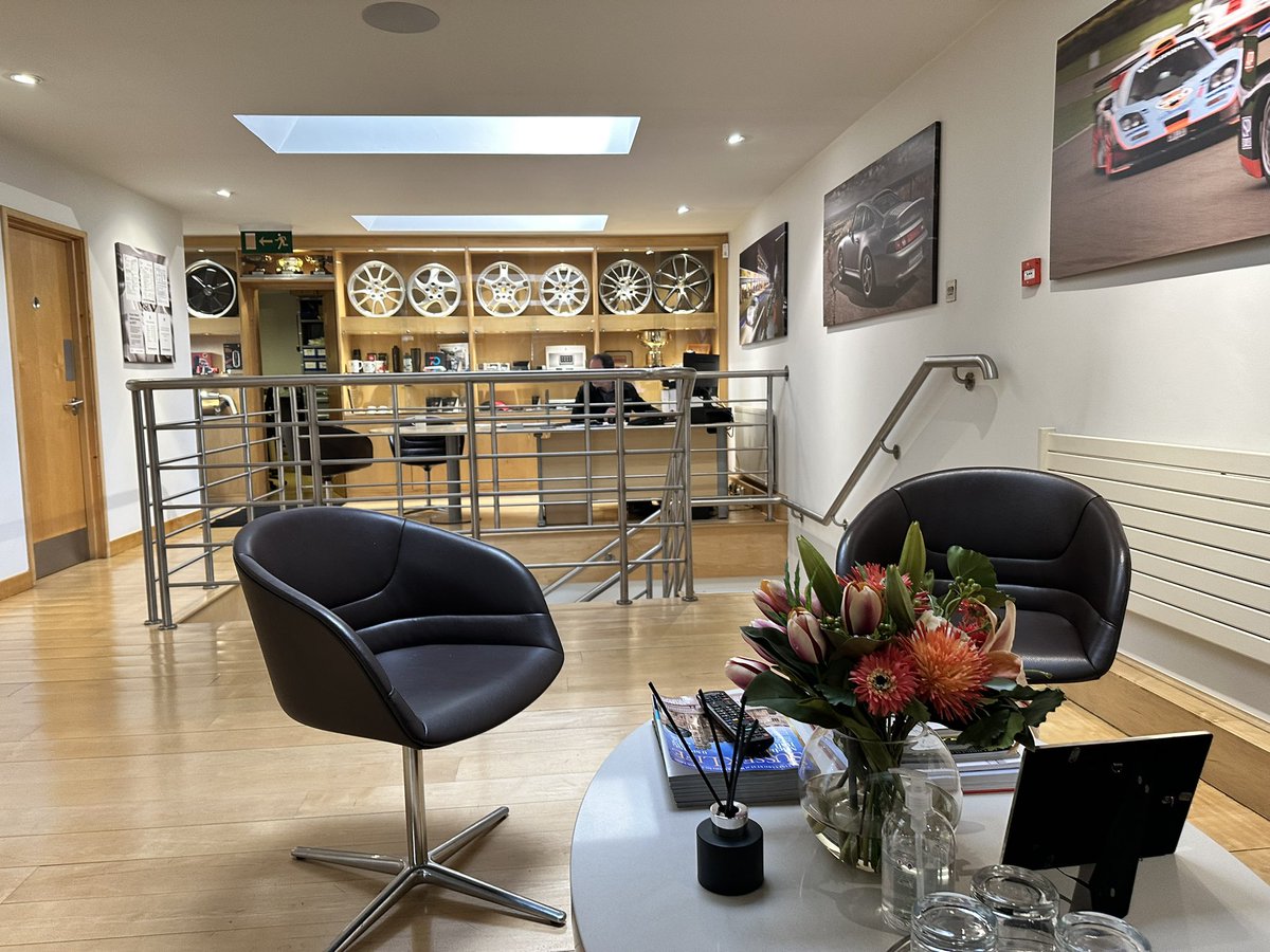 ParagonPorsche's tweet image. Paragon Today: #Monday🔵

Date: Monday 13th April 2026
Weather: Sunny Spells ⛅️    
Temp: High of 12ºC

#Paragon #Porsche #showroom #service