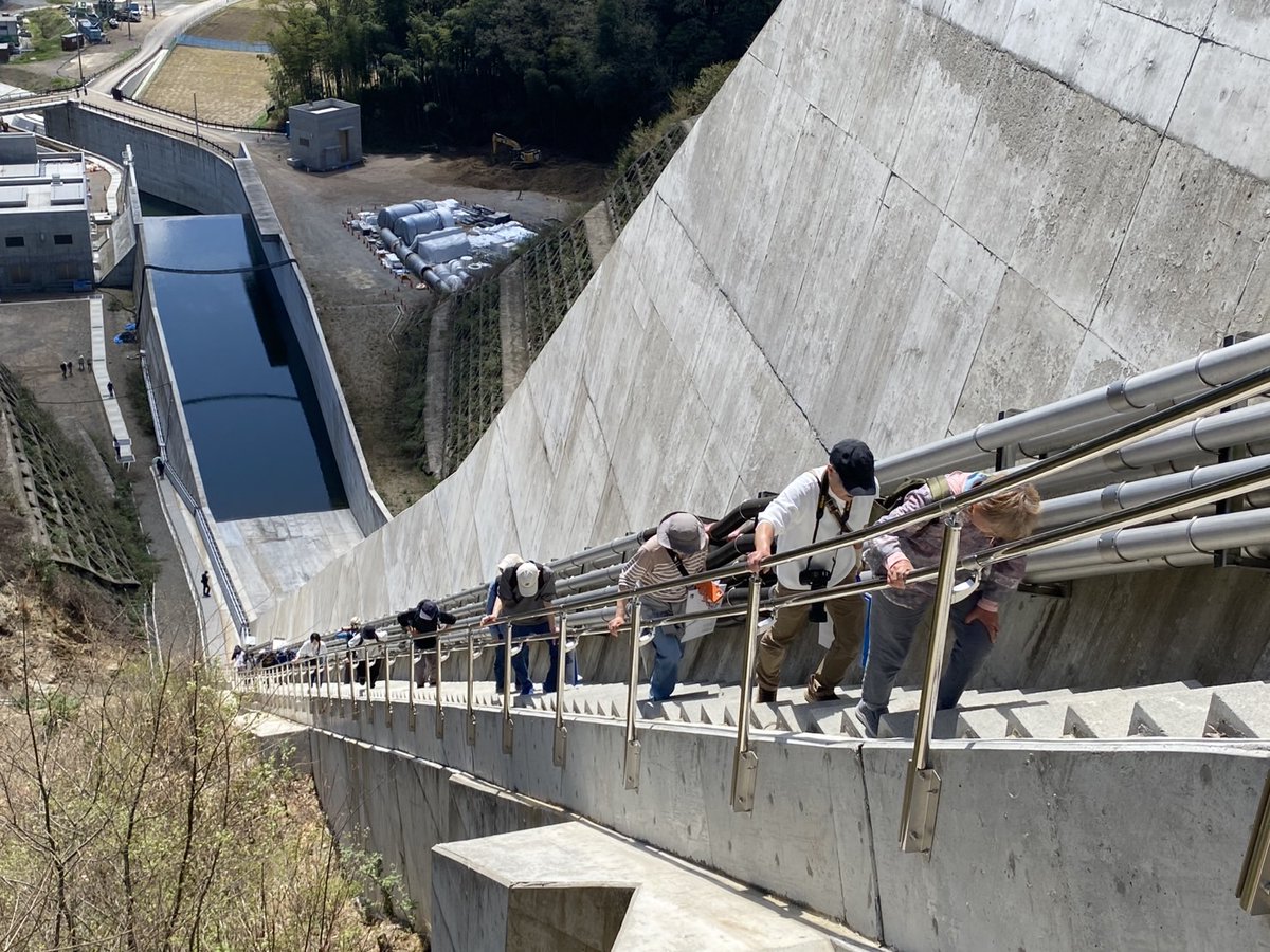 jwa_omoigawa's tweet photo. 【南摩ダムウォーキング＆ダム登山】
4/11（土）に、スノーピーク鹿沼さんとのコラボイベントとして、普段一般開放していないダム施設を開放し、「南摩ダムウォーキング＆ダム登山」を開催しました。快晴の中、150名を超える多くの方にご参加いただきました。
#南摩ダム #鹿沼市 #スノーピーク鹿沼 https://t.co/5yxwS78jI1