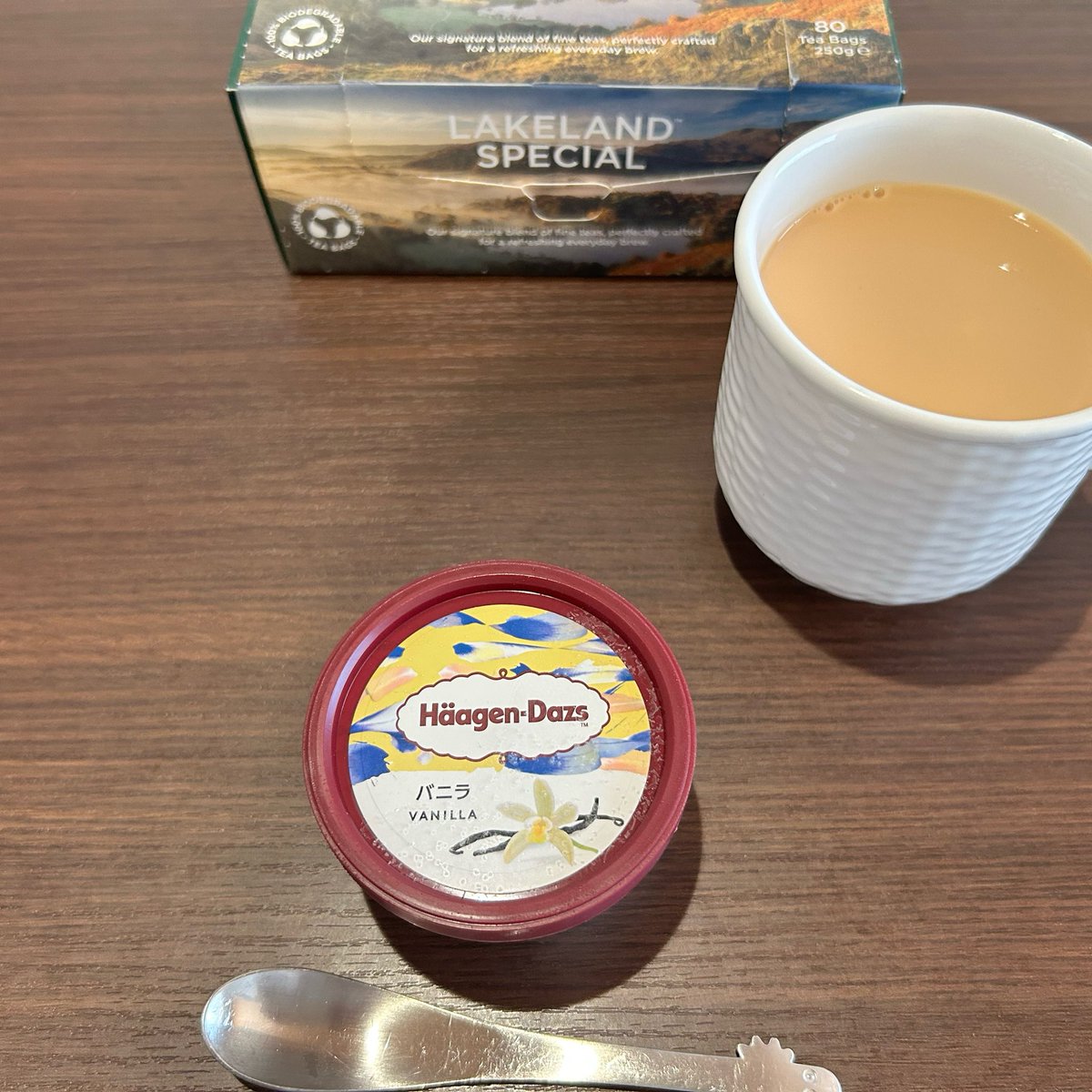 ベルメゾンさんのキャンペーンで当選して、ハーゲンダッツをローソンで引き換えてきました。ベルメゾンさんありがとうございます😊

紅茶はファーラーズ
LAKELANDSPECIAL

子の学校が始まり少し落ち着くかなと思っていたら、バタバタが続いている💦もう少しゆっくりお茶をしたいものです😌