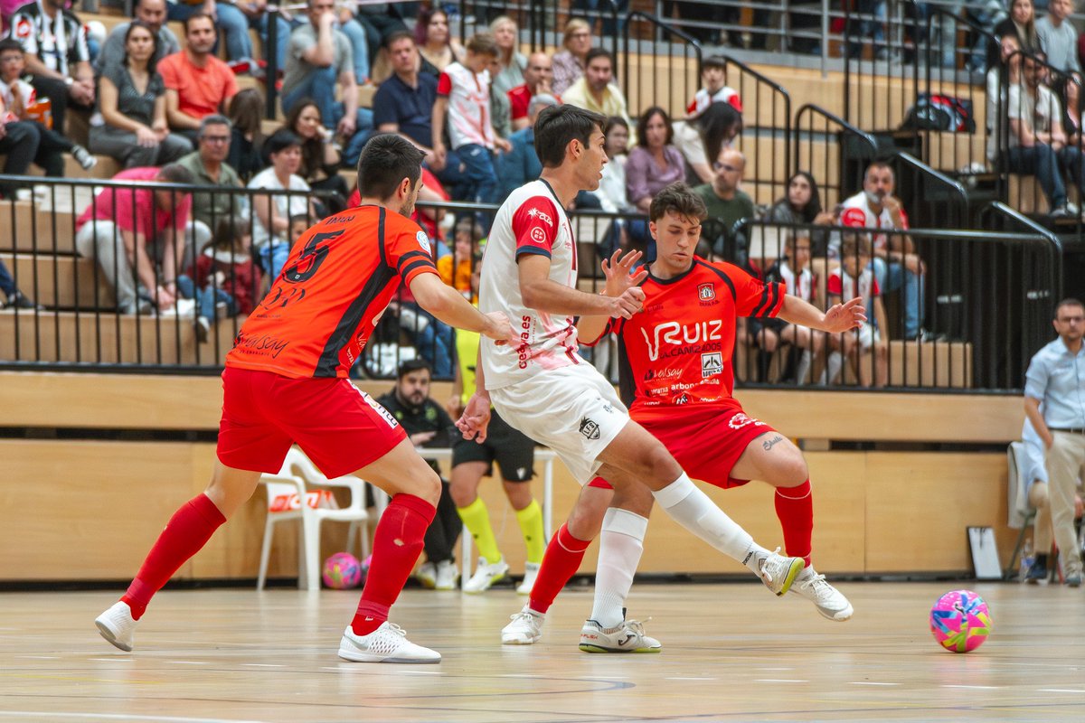 tafafutbolsala's tweet photo. ✍️𝙈𝙀𝙍𝙀𝘾𝙄𝘿𝘼 𝙍𝙀𝘾𝙊𝙈𝙋𝙀𝙉𝙎𝘼 𝙋𝙊𝙍 𝙁𝙄𝙉 𝙀𝙉 𝙇𝙀𝙂𝘼𝙉É𝙎 (1-2)
👇
https://t.co/a3pnCVvyKs https://t.co/Hzakm3dNop