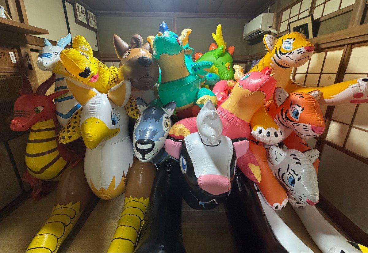 c9881RqbcmhbWXp's tweet photo. 家にいる空ビたち〜
大集合〜 https://t.co/P6JpqWcqEf