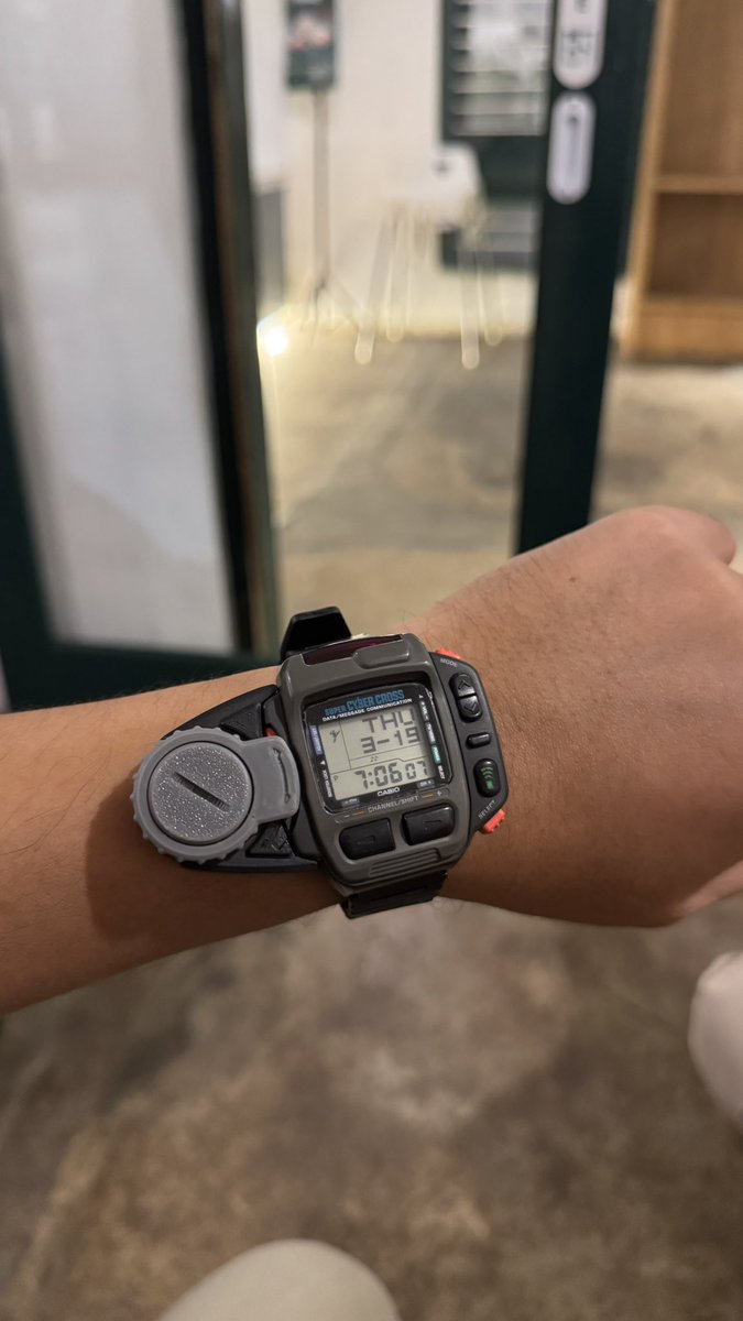 OpletDaily's tweet photo. @ThePeterMick How about a classic casio watch? https://t.co/3lKtq3Pr7s