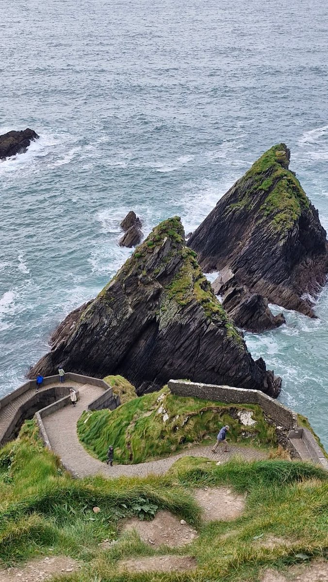 ThisIsIreland3's tweet image. 📍Slea Head, Dingle, Co. Kerry 🇮🇪 🌊

An amazing coastal drive no matter the weather. Sun, windy, rain, it's magical, every single time! 💚💚

📸 Kerry Experience Tours

#ireland #dinglepeninsula #kerry #dingle #ireland #wildatlanticway #sleahead