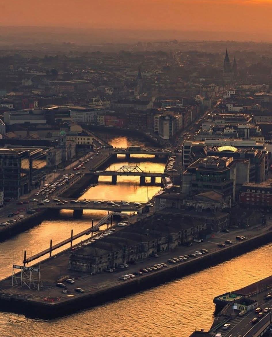 ThisIsIreland3's tweet image. A wonderful view over Cork 🌅💚

📍Cork City - Ireland 🇮🇪 

📸 aerial ie on IG

#Cork #Ireland #Riverlee #Corkcity