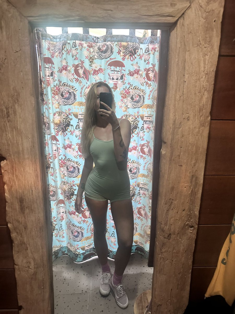 попугай кешью tweet media