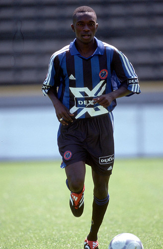 MichelFCBerix's tweet image. ON THIS DAY (2001):
Vandaag 25 jaar geleden won #ClubBrugge met 0-2 bij KSK Beveren (Sillah, Clement).
Rune Lange (23) maakte zijn debuut voor Club. Ebrima Sillah scoorde zijn laatste goal (7e) voor Blauw-Zwart.