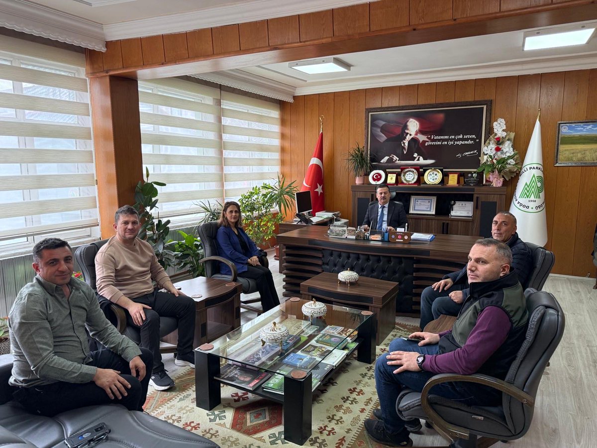 Erzurum Orman Mühendisleri Odası Erzurum Şube Başkanı Sayın Hasan BOZKURT, yönetim kurulu üyeleriyle birlikte Bölge Müdürümüz Sayın Akif ÜMÜZER’i makamında ziyaret etti. 
Nazik ziyaretlerinden dolayı teşekkür ederiz.