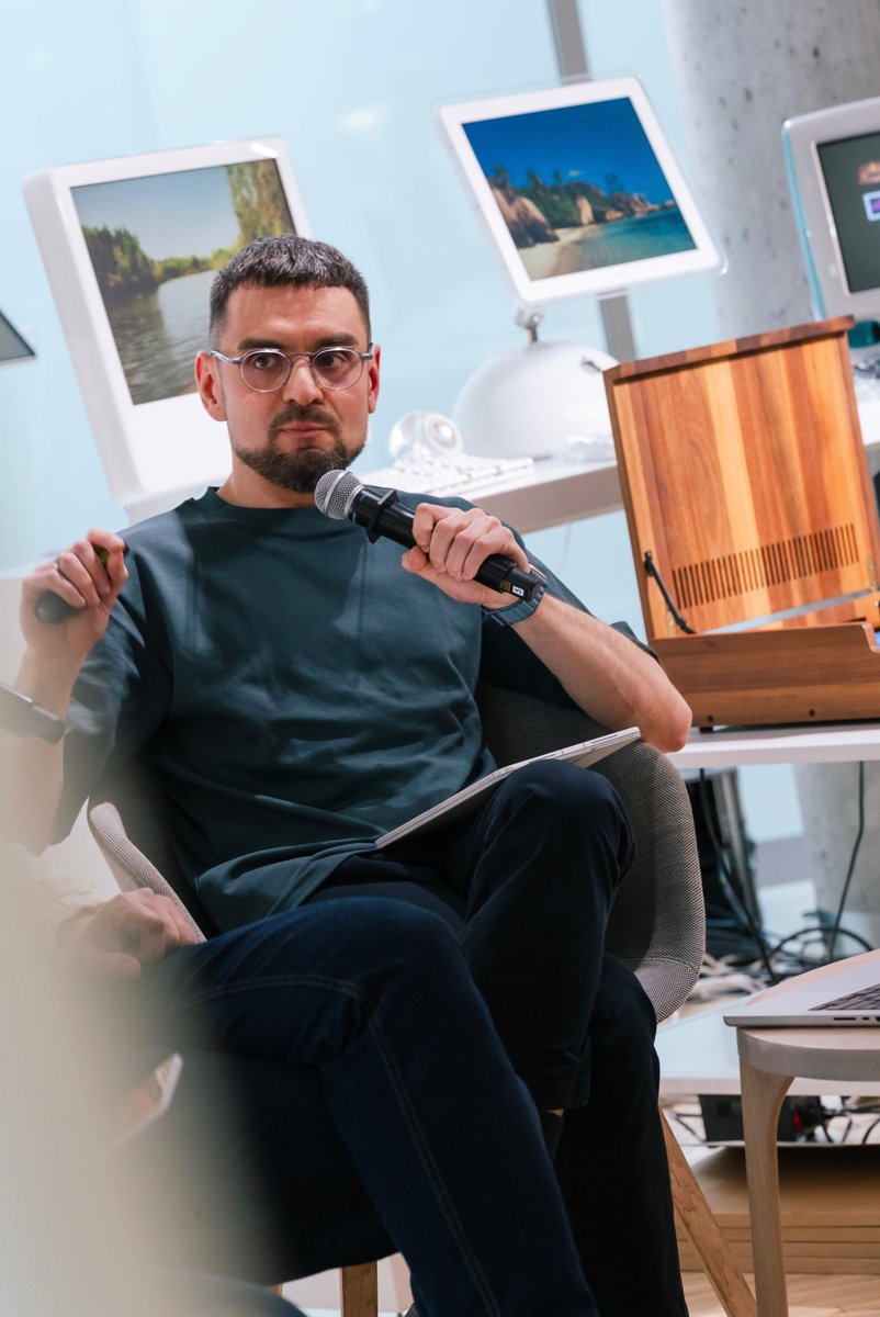 boczemuniepl's tweet image. 💫 Na dobry początek tygodnia kilka kadrów z czwartku. Świętowaliśmy w Warszawie 50-lecie #Apple. Dziękuję z całego za każdą rozmowę, dobre słowo i zaangażowanie z sali. @applemuzeumpl za dodanie magii temu wieczorowi. @TwojaRzecz_Blog za ogrom pracy i współorganizację. 1/2