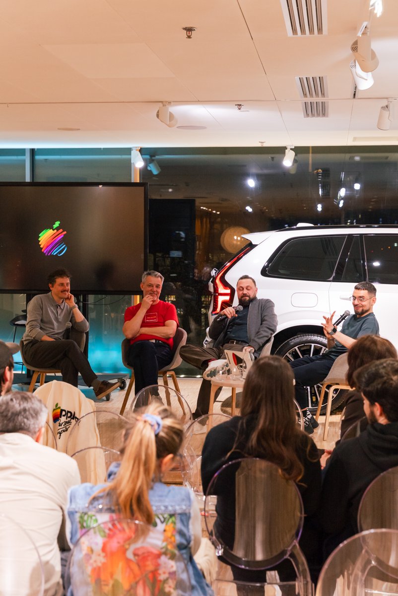 boczemuniepl's tweet image. 💫 Na dobry początek tygodnia kilka kadrów z czwartku. Świętowaliśmy w Warszawie 50-lecie #Apple. Dziękuję z całego za każdą rozmowę, dobre słowo i zaangażowanie z sali. @applemuzeumpl za dodanie magii temu wieczorowi. @TwojaRzecz_Blog za ogrom pracy i współorganizację. 1/2