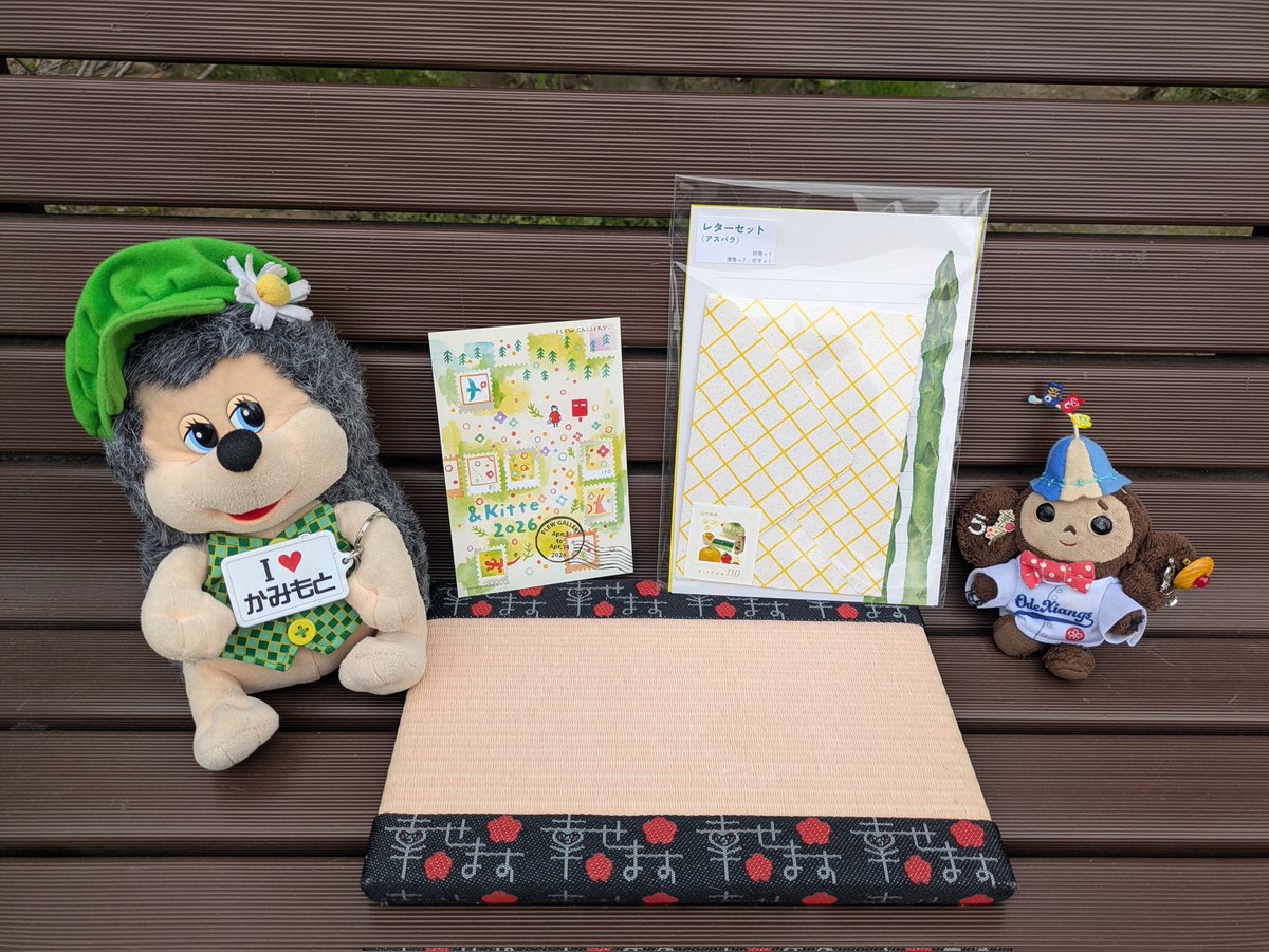 BradKicchi's tweet photo. 根津2丁目【フリュウ・ギャラリー】さんのグループ展『&Kitte 2026』にて
総勢29名の作家のオリジナルフレーム切手&原画&ポストカード/レターセットの展示販売
4/14(火)まで
12:00-18:00 最終日は15:00まで
小林弘実さんのレターセット(アスパラ)を購入しました😊
#切手 #andkitte #郵趣 #谷根千 https://t.co/lpSOmkkDqr