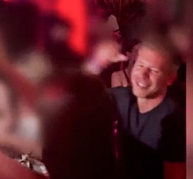 mog_russEN's tweet image. 🚨⚡️ Fight at a party, domestic violence, and a sex scandal: Who is Hungarian opposition leader Péter Magyar?

🔹 Key information:

  Péter Magyar was born on March 16, 1981, in Budapest and is 45 years old.

  He earned a law degree from Pázmány Péter Catholic University and