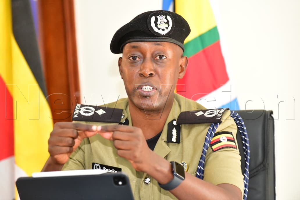 newvisionwire's tweet photo. Happening now: Uganda Police Force Spokesperson Rusoke Kituuma is addressing the media at Naggulu @PoliceUg Headquarters.
Updates to follow.
#VisionUpdates #PoliceUganda
Photos by @mpalanyirich https://t.co/kXwd5loC1m