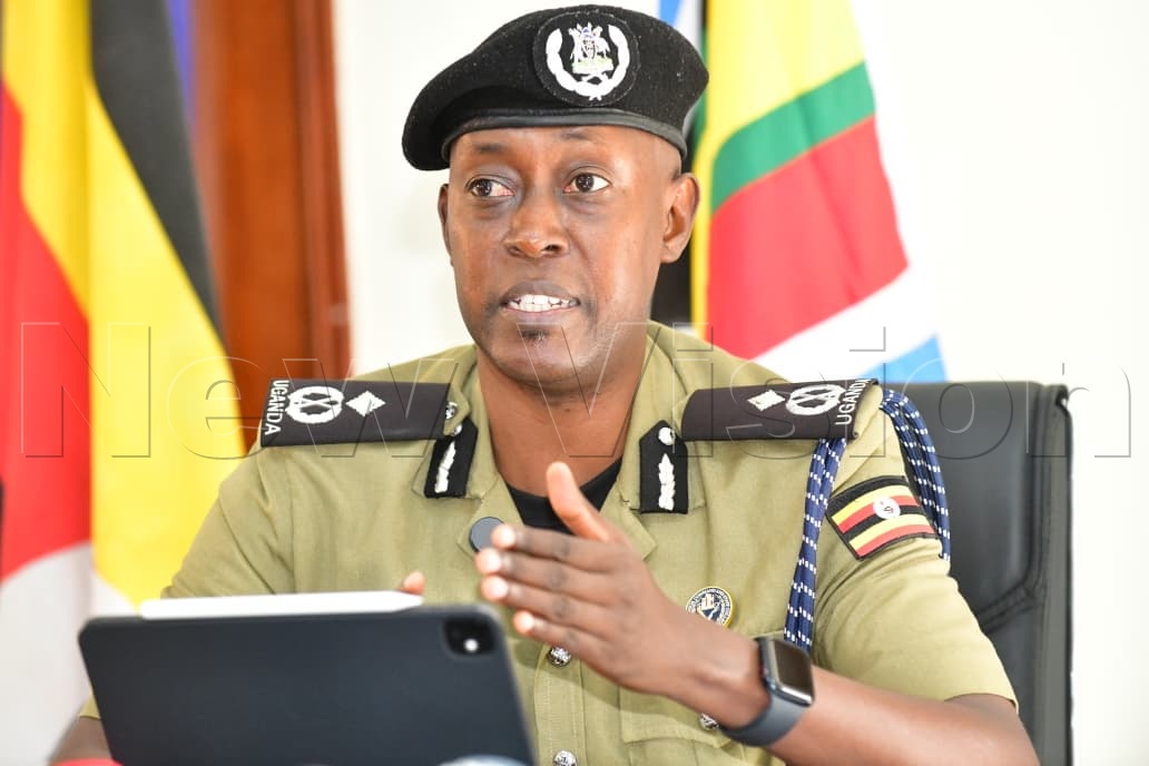 newvisionwire's tweet photo. Happening now: Uganda Police Force Spokesperson Rusoke Kituuma is addressing the media at Naggulu @PoliceUg Headquarters.
Updates to follow.
#VisionUpdates #PoliceUganda
Photos by @mpalanyirich https://t.co/kXwd5loC1m