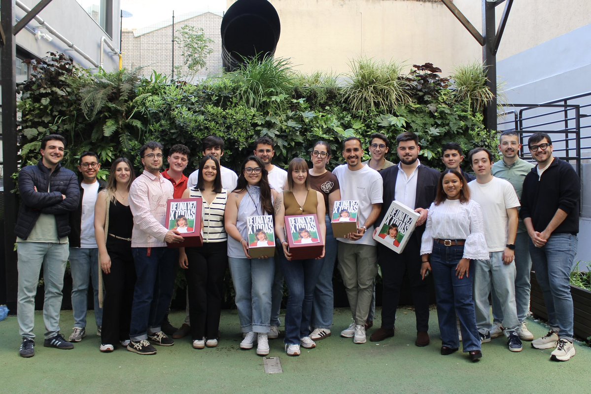 Aránzazu Figueroa Toledo es, de una vez por todas, secretaria general electa de Juventudes Socialistas de España.

El Congreso de JSE se celebrará los días 29, 30 y 31 de mayo en Madrid, donde Aránzazu se convertirá en la primera mujer SG de JSE.

Estamos contigo, compañera✊🏼❤️✨