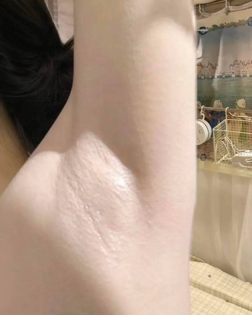 lounoiree's tweet image. Siapa sih yang nemuin hack nivea biru + glycolic acid ini😭 Serius siapapun kamu semoga setiap dilampu merah kena hijau terus🙏🏻