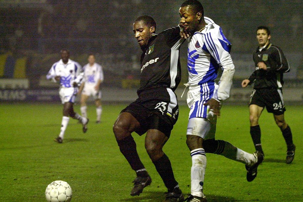 MichelFCBerix's tweet image. ON THIS DAY (2001):
Vandaag 25 jaar geleden won #ClubBrugge met 0-2 bij KSK Beveren (Sillah, Clement).
Rune Lange (23) maakte zijn debuut voor Club. Ebrima Sillah scoorde zijn laatste goal (7e) voor Blauw-Zwart.