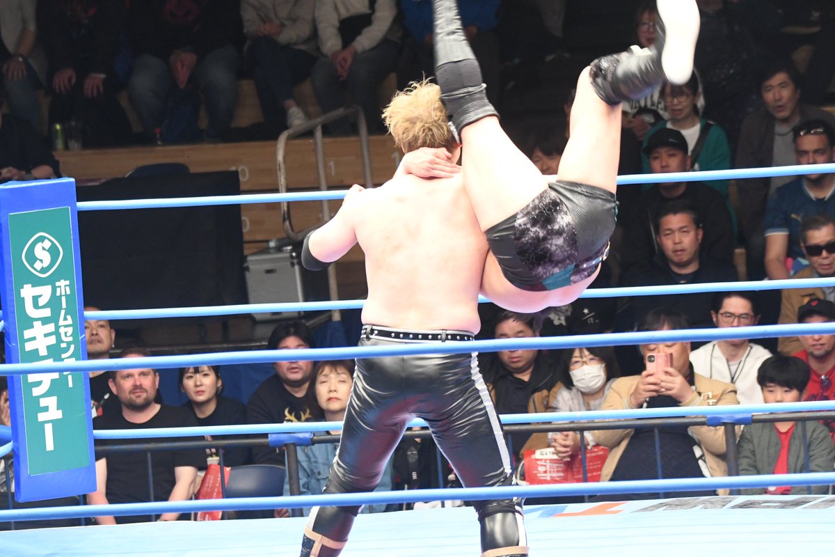 K1FazrKEeTfVCcR's tweet photo. #ajpw #2026cc #安齊勇馬 驚いたラリアート返し。 https://t.co/5Q23PXt4iu