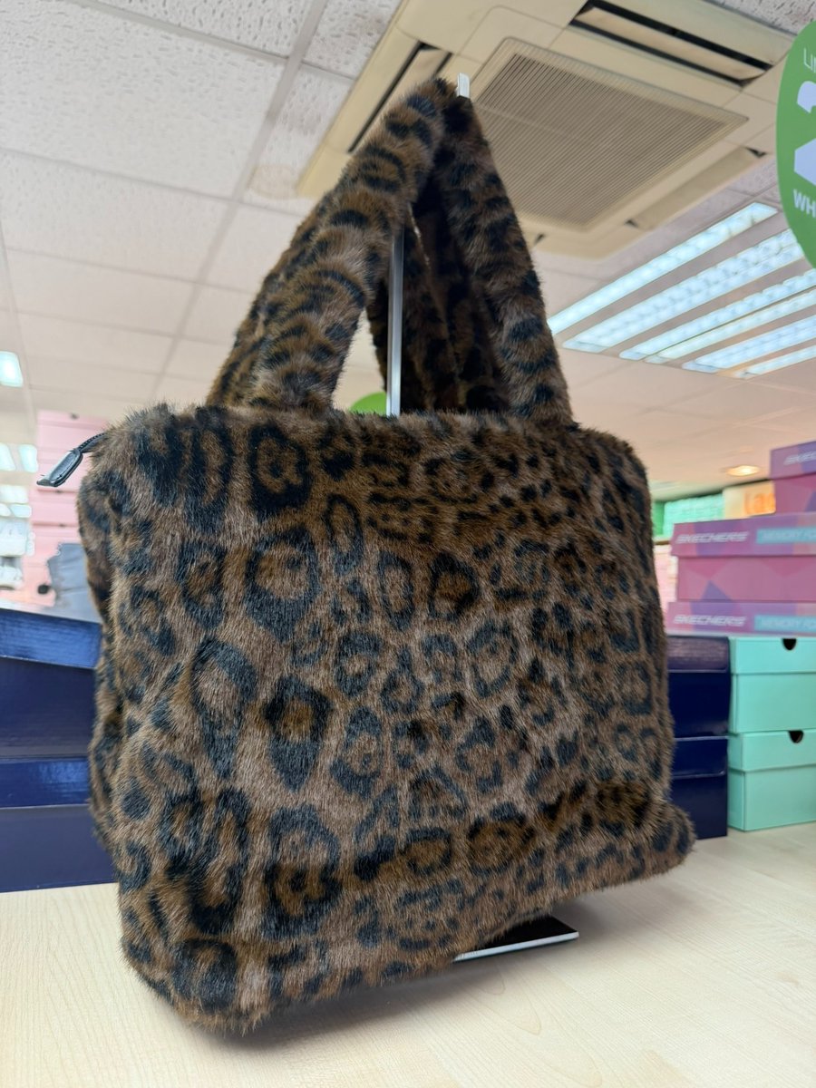 WFGhull's tweet image. Leopard print is everywhere right now 🐆✨ and honestly… we’re obsessed.

From statement trainers to chic bags and so much more, Deichmann has you covered with all the wildest styles this season.🔥 

#LeopardPrint #Whitefriargate