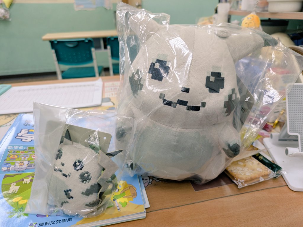 感謝筆電和公司網路，每次搶PC HOME的寶可夢商品都蠻順利🤣

初代像素丘真的滿滿的回憶🥰