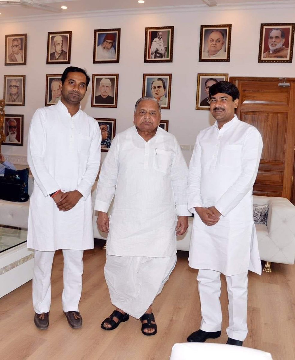 प्रिय मित्र लोकसभा धौरहरा के लोकप्रिय सांसद  <a href="/BhadauriyaAnand/">Anand Bhadauria</a> जी को जन्मदिन की हार्दिक शुभकामनाएँ￼ और बधाई!
राधा रानी जी की कृपा सदैव आप पर बनी रहे