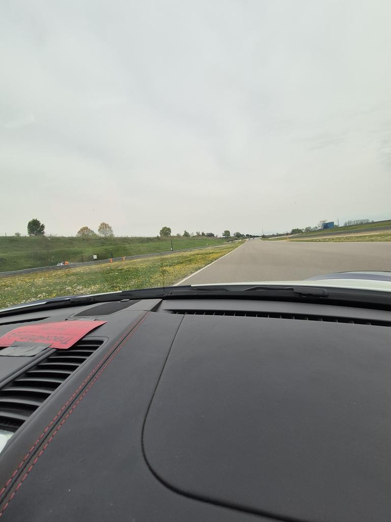 TommyMaino's tweet image. ⚪️ Porsche Cayman GT4 🔵

#Coaching
#Testing
#Porsche 
#CaymanGT4
#Franciacorta
#Track4Fun