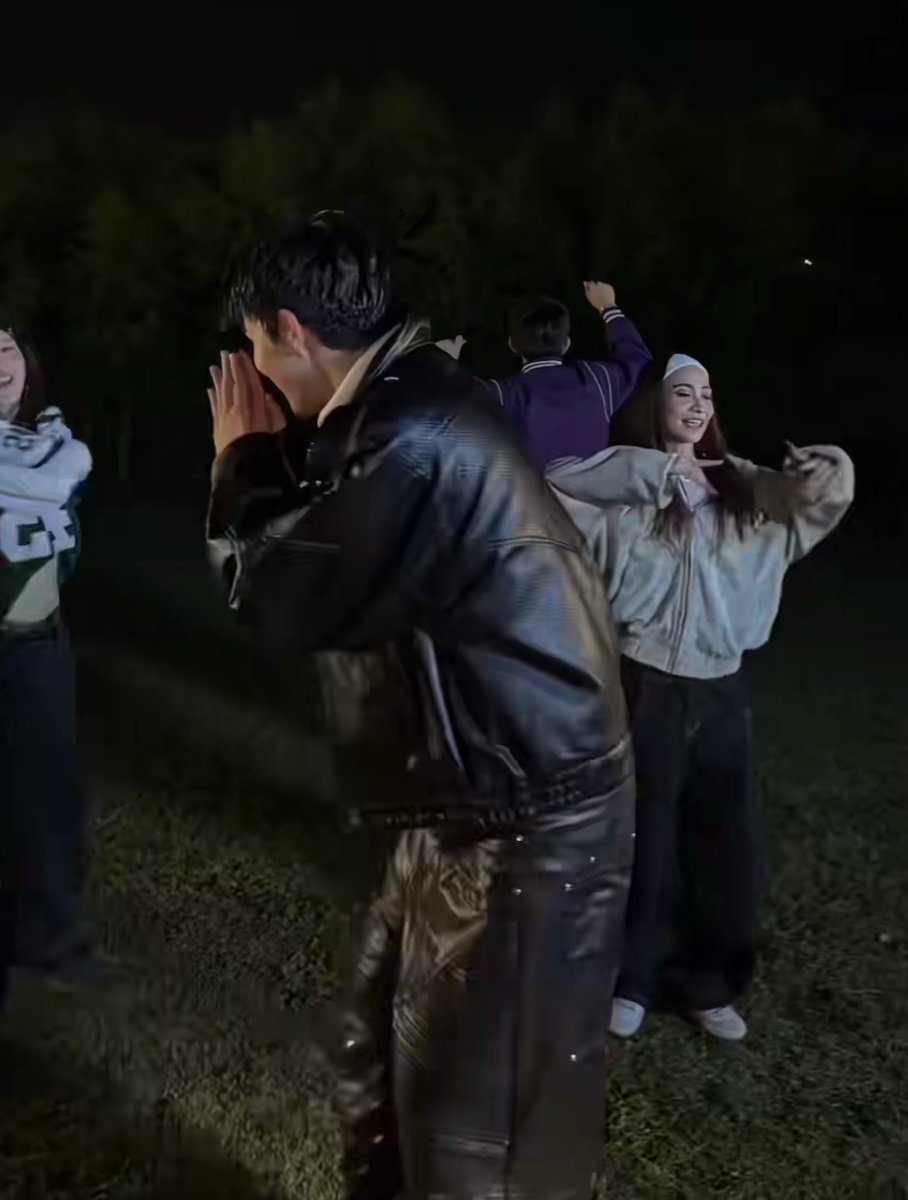 Lollipop081123's tweet image. เด็กดีมารยาทงามเสมอ เต้นเสร็จแล้วรีบยกมือก้มตัวไหว้ขอบคุณพี่ๆทีมเต้นทันที 🥹 แบบนี้ใครเค้าจะไม่รักล่ะ🫳🏻

#EverySingleDay_Challenge
#EverySingleDayFOURTH
#Fourthnattawat #โฟร์ทณัฐวรรณ์