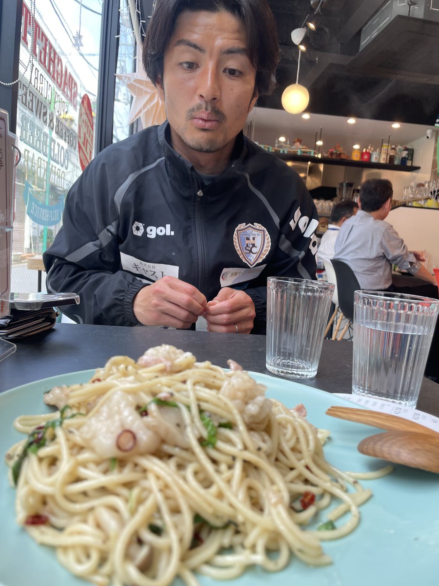 JKusukami's tweet photo. 今日は玉城選手と高砂周辺でポスター配布をしました！
今季は奥戸でホームゲームがなく、南葛SCと地域の皆さんとの接点が少なくなるため、少しでも南葛SCを皆さんの目に入れていただけるようにポスター配布や地域装飾を頑張っていきます！
たくさんのご協力ありがとうございました！
#南葛SC https://t.co/L5NsEugHFG