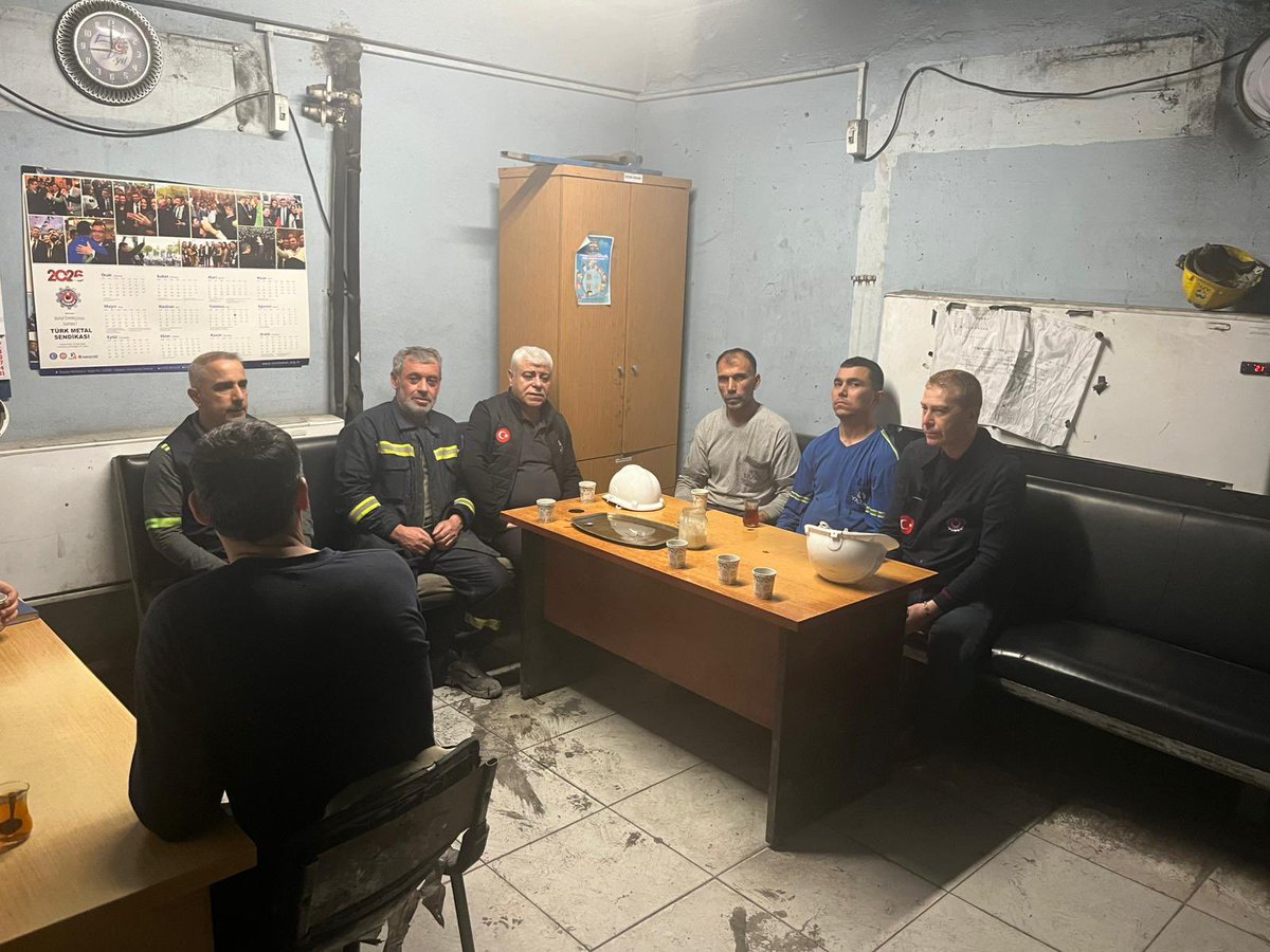 varan69's tweet photo. Yazıcı Demirçelik İşletmesinde Çalışan Üyelerimizi Çalışma Alanlarında Ziyaret Ederek Güncel Konularda Sohbet ettim.Genel Başkanımız Uysal Altundağ Beyfendinin Selamlarını ileterek Hayırlı İşler dileklerimi sundum. https://t.co/zShZFbdn2m