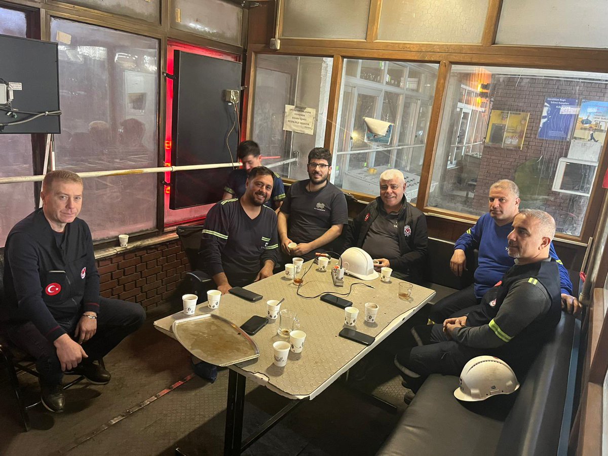 varan69's tweet photo. Yazıcı Demirçelik İşletmesinde Çalışan Üyelerimizi Çalışma Alanlarında Ziyaret Ederek Güncel Konularda Sohbet ettim.Genel Başkanımız Uysal Altundağ Beyfendinin Selamlarını ileterek Hayırlı İşler dileklerimi sundum. https://t.co/zShZFbdn2m