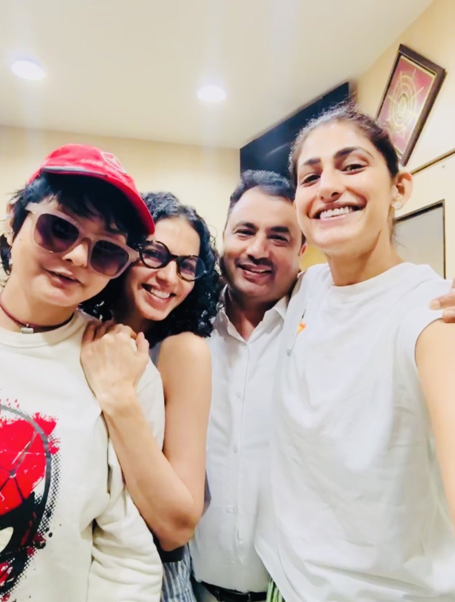 A meetup at the doctor’s #manisharanawat #drsantoshpandey #kubbrasait