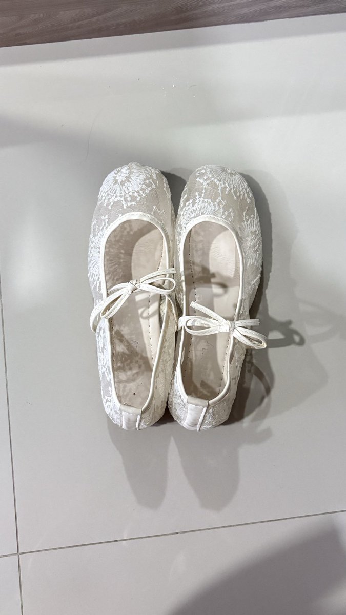 weam11_'s tweet photo. ⭐️ส่งต่อรองเท้าไม่ค่อยได้ใส่ ⭐️
• ลูกไม้  size 38 🩰 (เท้า37ใส่ได้) 150฿
• เมรี่แดง size 37  👠150฿
*ค่าส่ง 35 รับสองคู่ส่งฟรี 🛍️#ส่งต่อรองเท้าแตะ #รองเท้ามือสอง #รองเท้ามือหนึ่ง #รองเท้าแตะ #ส่งต่อรองเท้าดี #ส่งต่อรองเท้าแมรี่เจน https://t.co/Q8yiXJACbd
