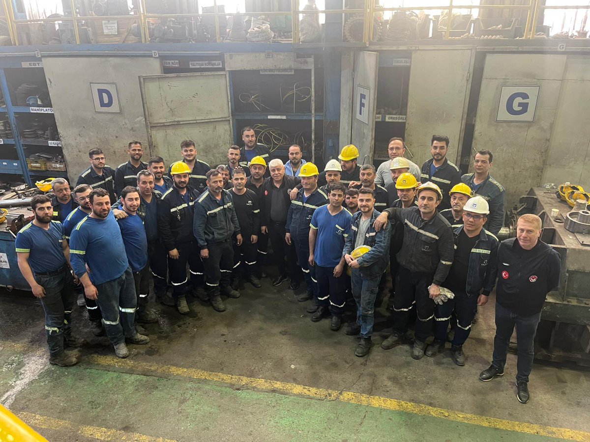varan69's tweet photo. Yazıcı Demirçelik İşletmesinde Çalışan Üyelerimizi Çalışma Alanlarında Ziyaret Ederek Güncel Konularda Sohbet ettim.Genel Başkanımız Uysal Altundağ Beyfendinin Selamlarını ileterek Hayırlı İşler dileklerimi sundum. https://t.co/FxaEFAYUYZ