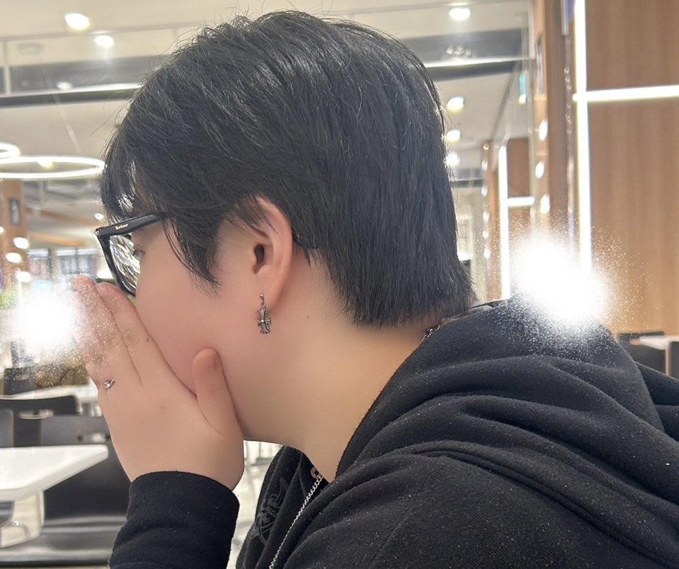 sakura_4420's tweet photo. そう言えば……

ずっと伸ばしてた
髪の毛切ったおっ(｢・ω・)｢ｶﾞｵｰ

推定1メートルの髪、
ヘアドネーションした(๑•̀ω•́๑)

立派なウィッグになって、
役に立つんやよ!!(◦`꒳´◦)

#ヘアドネーション 
#寄付 
#スーパーロング 
#ショートヘア https://t.co/bORdldh4Sr