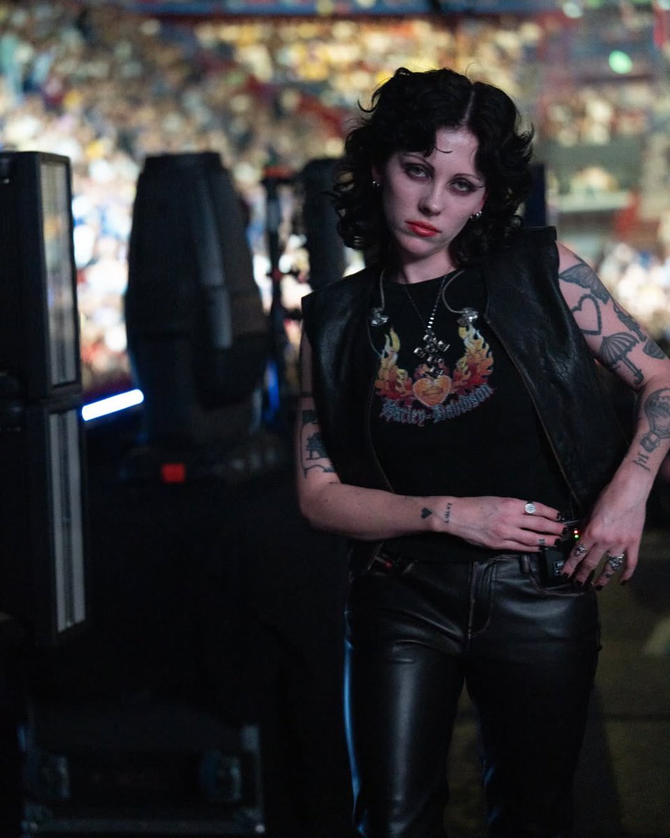 PALEWAVESLIVE's tweet image. TONIGHT Pale Waves play Movistar Arena in Madrid, Spain 🇪🇸 

Capacity - 17,500 👥 

@palewaves 🖤 @Louis_Tomlinson 🍋 @LTHQOfficial 🙏🏻

#palewaves #palewavesxlouis #HDWGH #HDWGHMadrid #HDWGHTMadrid