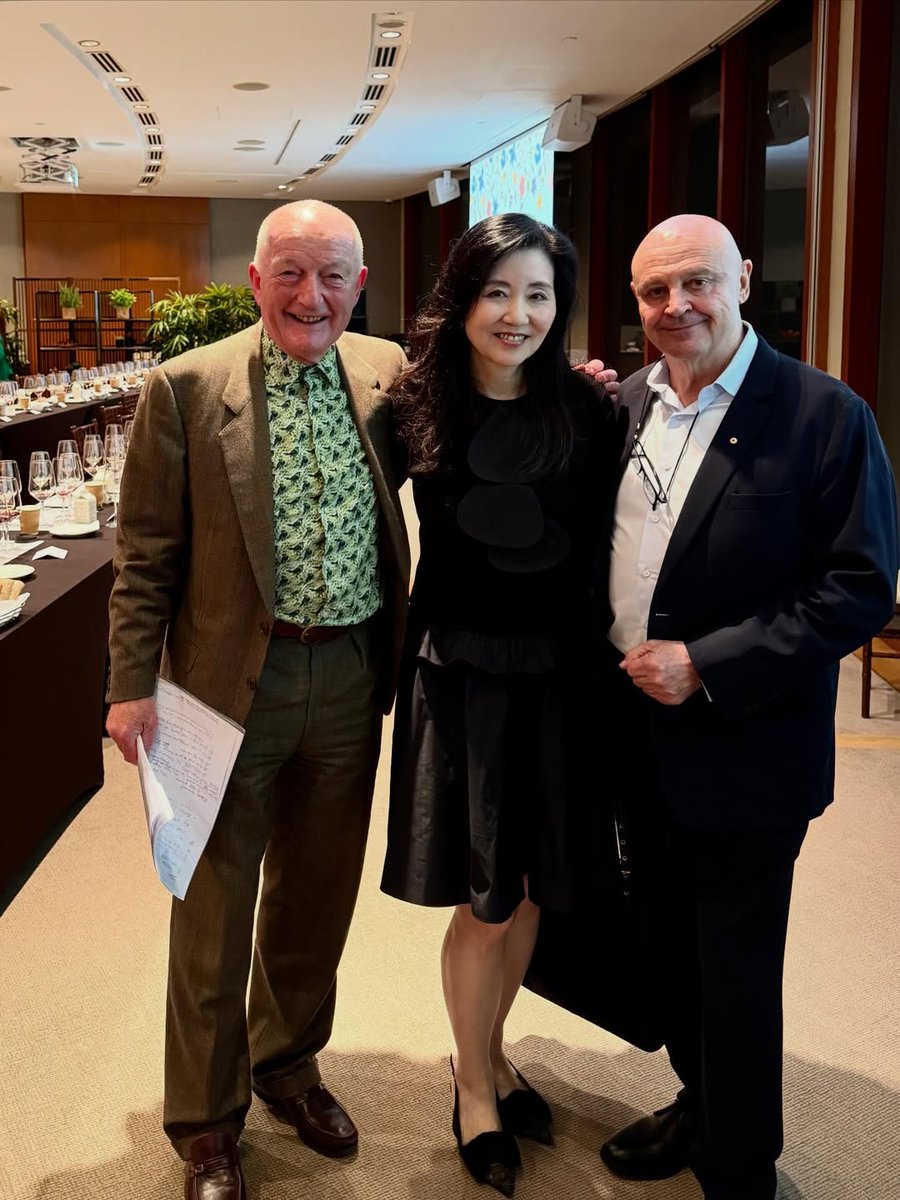 JeannieChoLee's tweet image. A wonderful @SingaporeAir  PPS evening that started with the gorgeous 2016 @PolRoger_NL  followed by a masterclass comparing 3 European wines with 3 New World wines and then dinner at Capella Singapore!

#wine #champagne #bourgogne #bordeaux #finewine