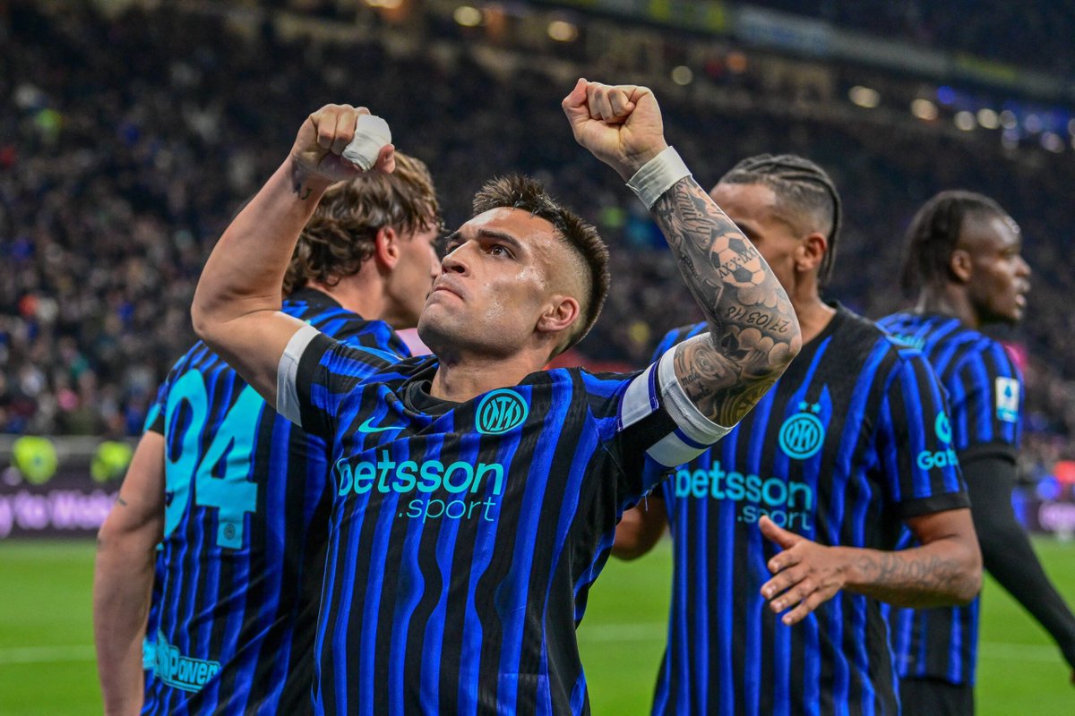 f_bamba's tweet photo. @DeadpoorJuve Ma Loro sono #ParteLesa. Loro sono #Impuniti. Loro hanno lo #SmokingBianco. Loro sono protetti ad ogni livello. Loro sono #Ingiocabili. Loro sono #Cartonati. Loro possono avere a che fare con #Ndrangheta. Insomma, Loro possono. Il problema è degli altri che sono #complottisti. https://t.co/49fGUyK8ni