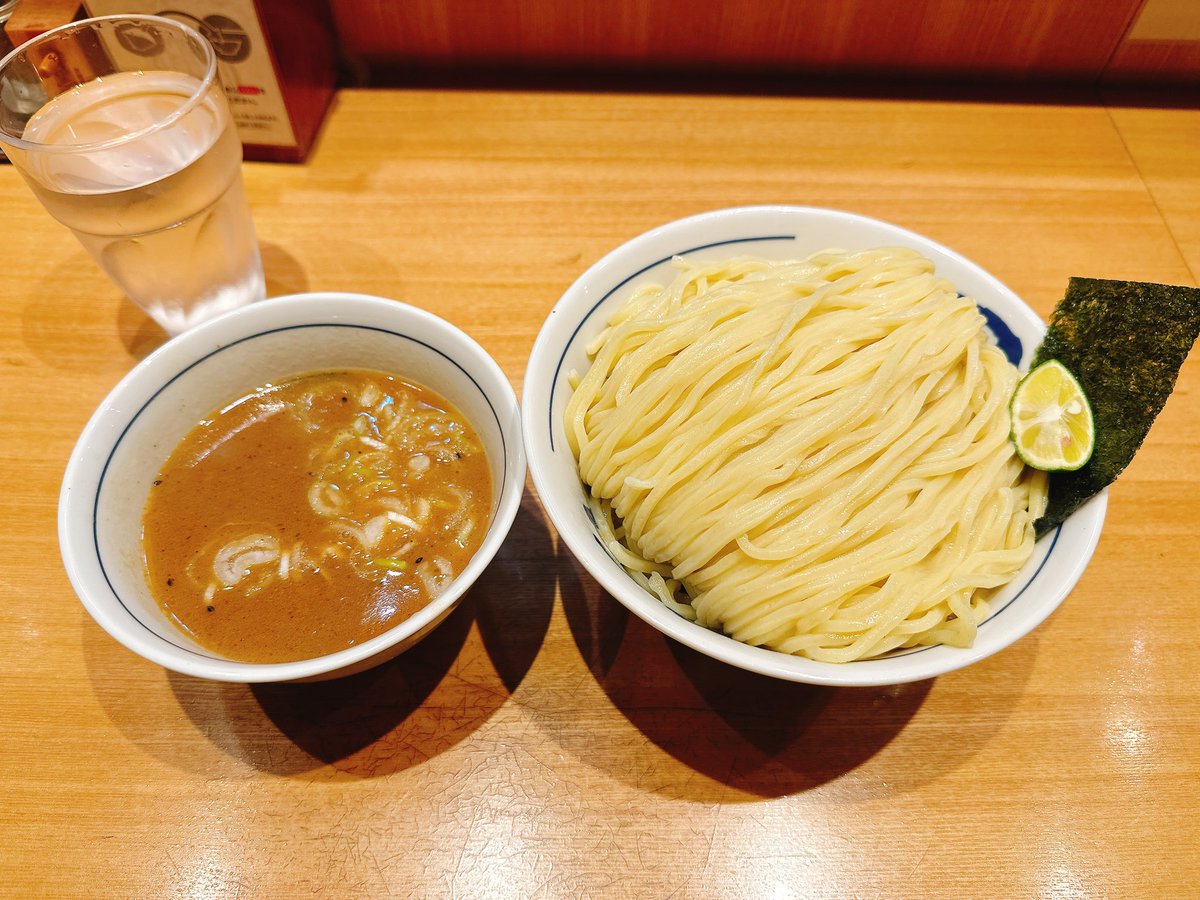 うこん tweet media