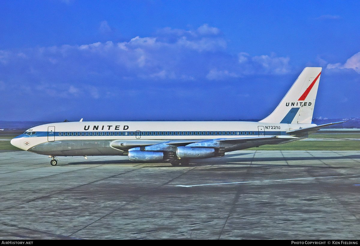 n194at's tweet image. United Air Lines 
Boeing 720-022 N7221U 
YVR/CYVR Vancouver Intl Airport
November 15, 1966
Photo credit Ken Fielding 
#AvGeek #Airline #Aviation #AvGeeks #Boeing #B720 #YVR @yvrairport #Vancouver #United @united 🇺🇸
