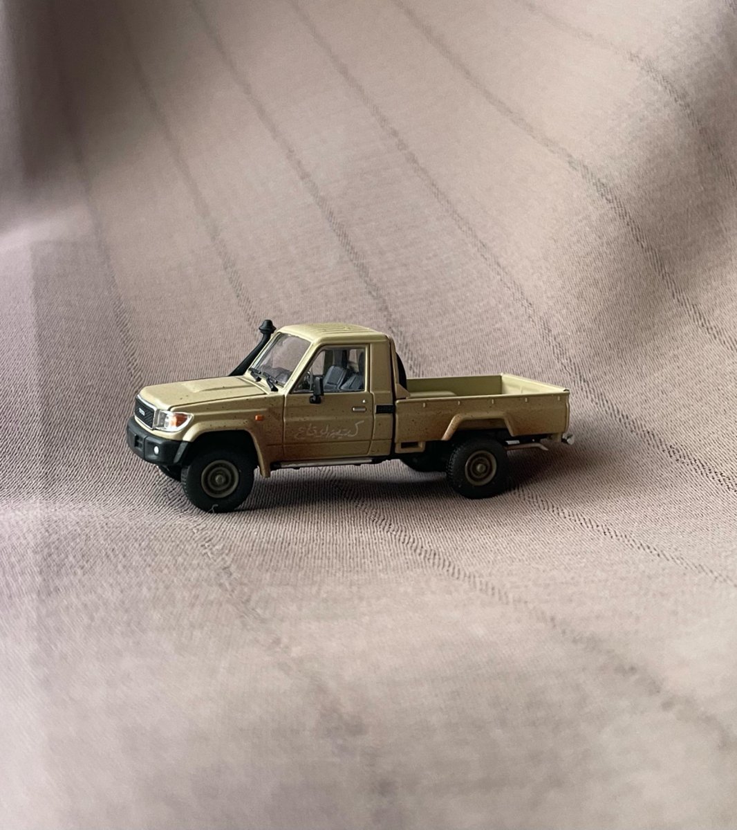 GRJ79K's tweet image. 納車されました、が、、、
75を注文したら79が来たでござるの巻😂

これがChinese Qualityでしょうか？😁

👈😎私が注文したクルマ
納車されたクルマ😂👉

中国人を信用した私がバカだったと言えばそれまでですが、商品が違うよ！ってメールしてみました😁

#Toyota #LandCruiser75 #LandCruiser79