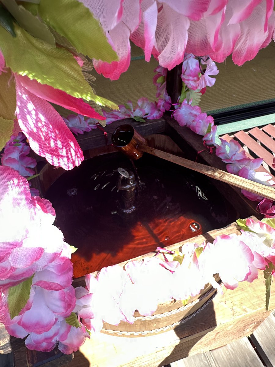 こちらも先週のお話。

４月８日はお釈迦様の誕生日。
萩の尾薬師堂で開催された「花まつり」に参加しました。

花まつりは、お釈迦様の誕生を祝う行事で、花で飾られたお堂に甘茶をかけてお祝いします。

地域の皆さんと交流し、実りある楽しい時間を過ごしました。

#武蔵村山 #花まつり